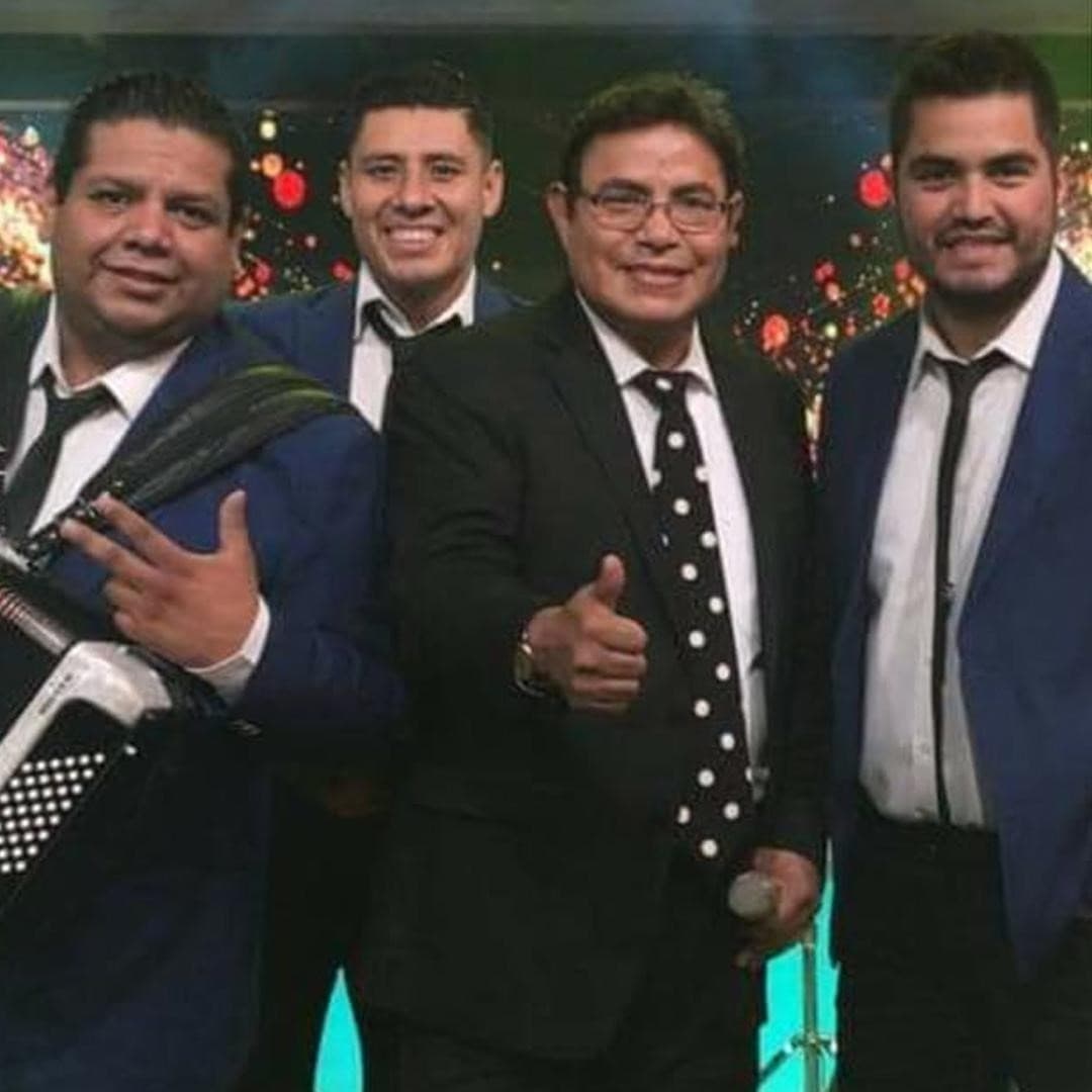 "Rayito", como es conocido, prestó su voz a clásicos de la agrupación como "Entrega de Amor", "Ay Amor", "Te Necesito", "Las Maravillas de la Vida" y "Mis Sentimientos", los que se convirtieron en éxitos a nivel nacional. En 1995, Raymundo abandonó a Los Ángeles Azules para dar paso a su agrupación Rayito Colombiano.