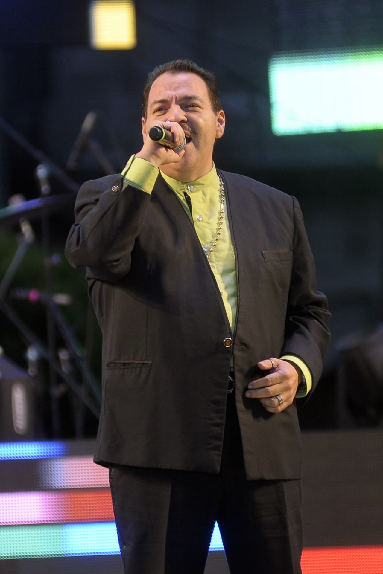 Julio Preciado criticó a los nuevos artistas que toman y beben sobre el escenario.