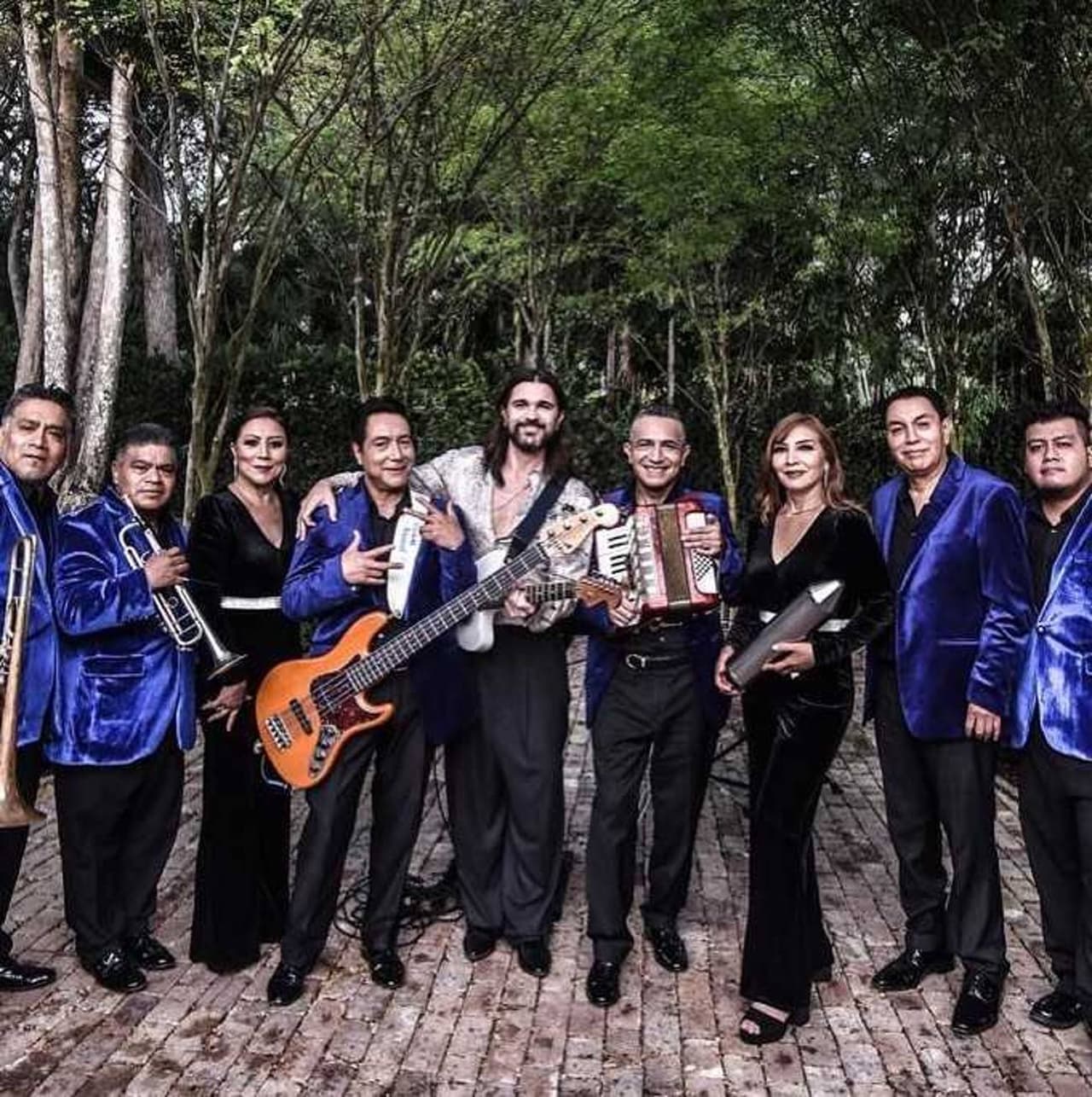 La histoira detrás de "Por un Perro", canción de Los Ángeles Azules con Juanes.