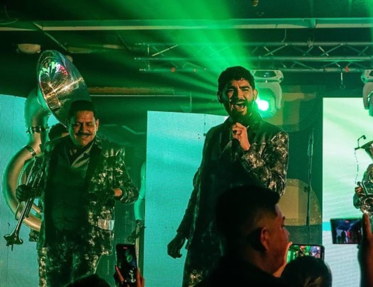 Banda El Recodo se presentaron en la boda de Jordan y Jessica, ganadores del reality show "Cásate Conmigo".