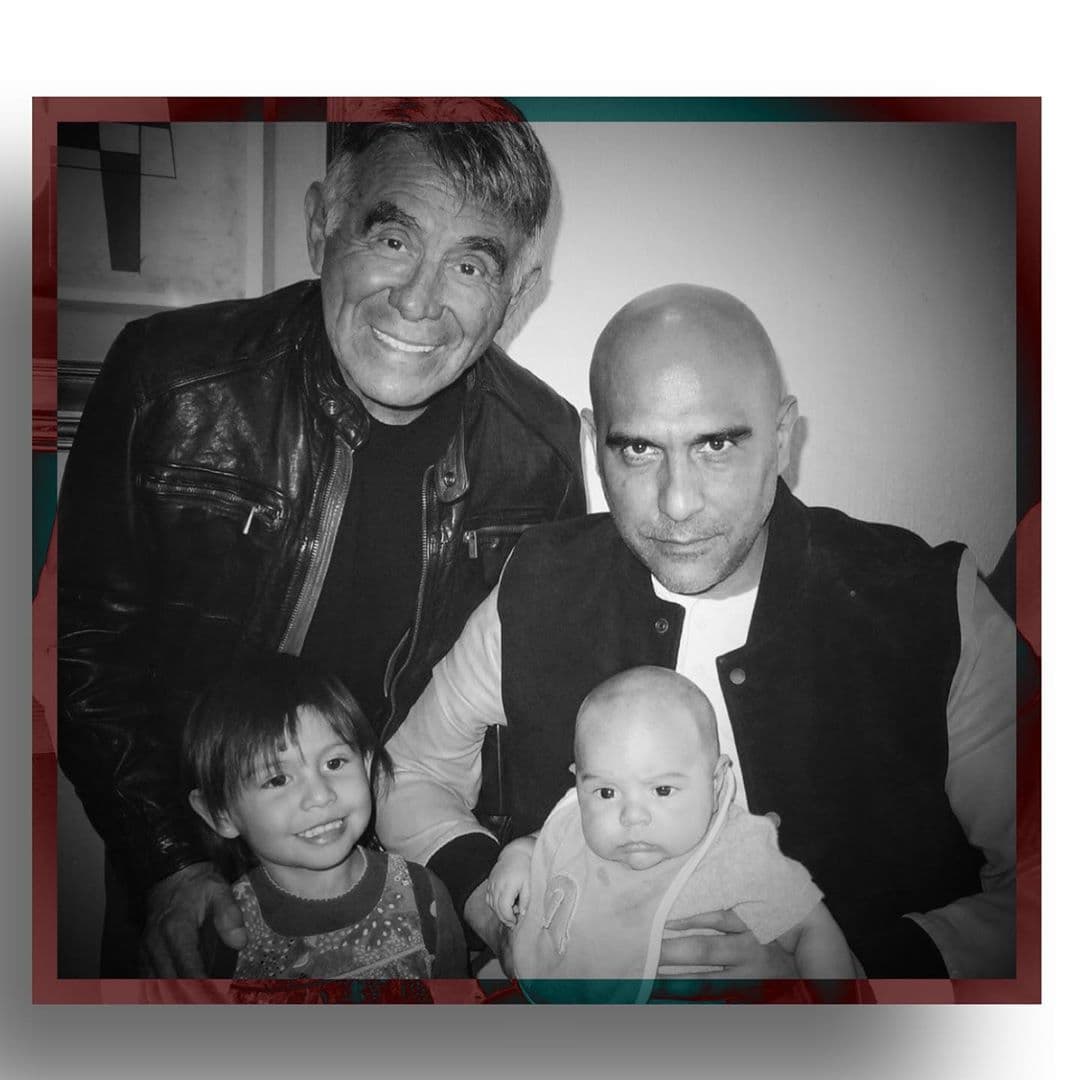 El pasado 31 de mayo, Héctor Suárez Gomís compartió la última fotografía junto a su padre y sus hijos a través de sus redes sociales.