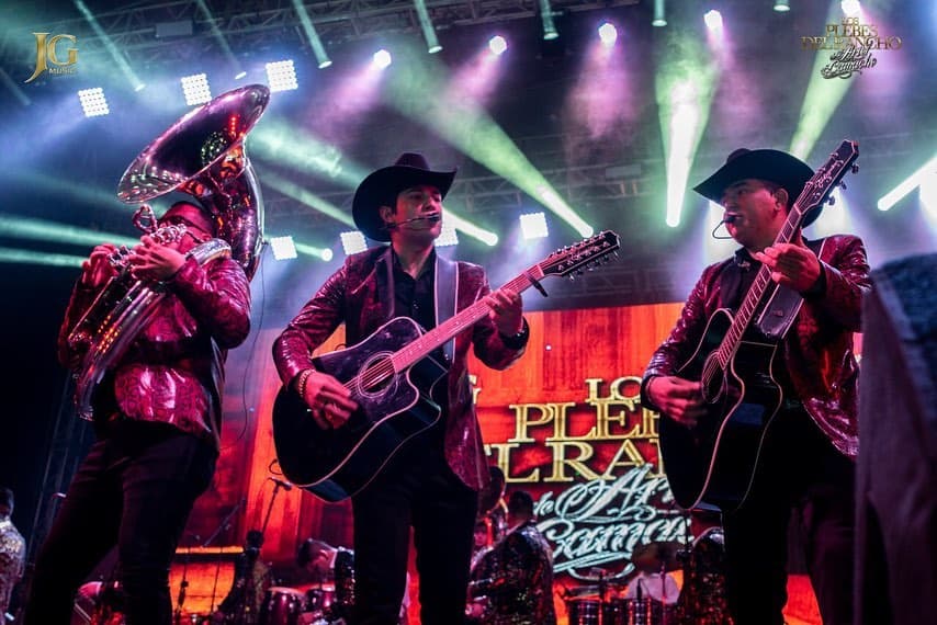 Los Plebes del Rancho de Ariel Camacho son una de las agrupaciones de sierreño más conocidas del regional mexicano.