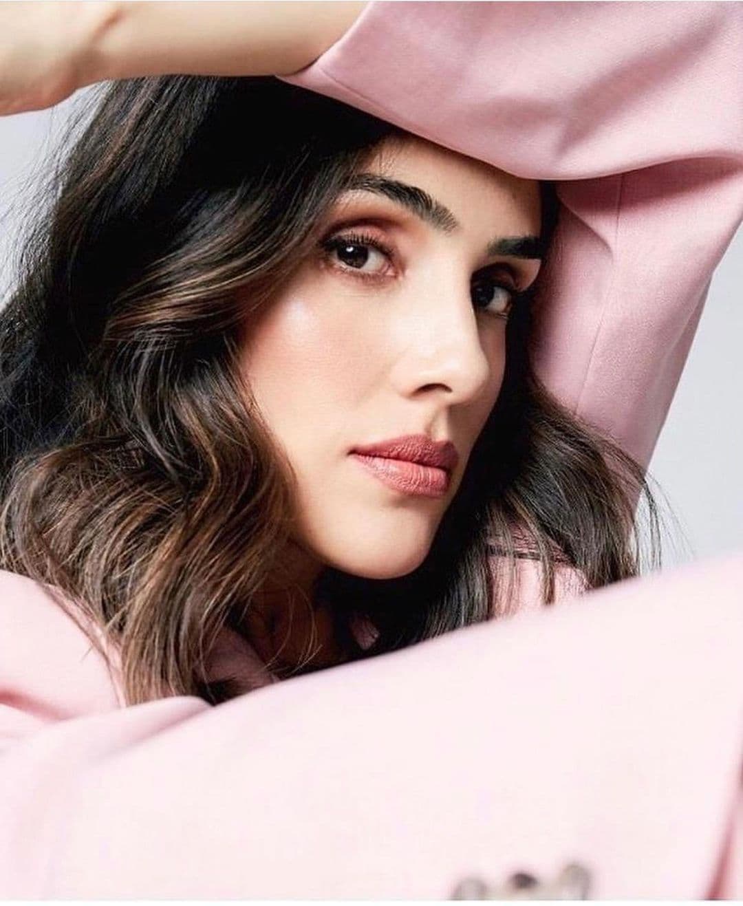 Actualmente, Sandra Echeverría participa en un reality estadounidense en el que personifica a diversas estrellas musicales.