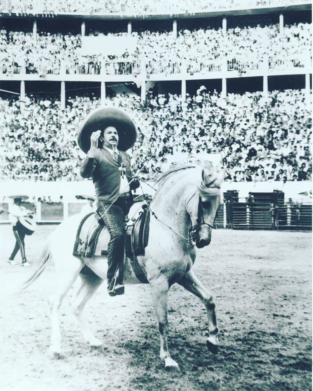 José Pascual Antonio Aguilar Barraza nació en Villanueva, Zacatecas, el 17 de mayo de 1919 y falleció a los 88 años, el 19 de junio de 2007.