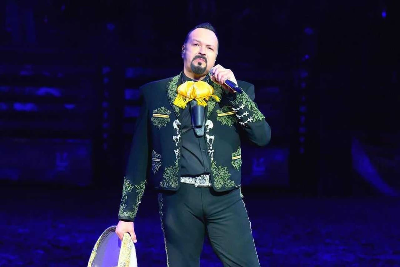 Pepe Aguilar revela cómo está su salud tras dar positivo.