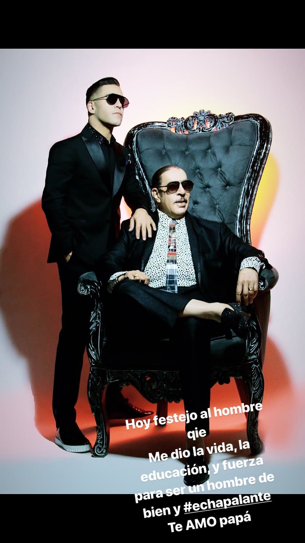 El vocalista de Grupo Cañaveral compartió en sus historias de Instagram junto con un mensaje para su papá. "Hoy festejo a hombre que me dio la vida, la educación y fuerza para ser un hombre de bien y echa pa' lante Te amo papá", mencionó Pabón