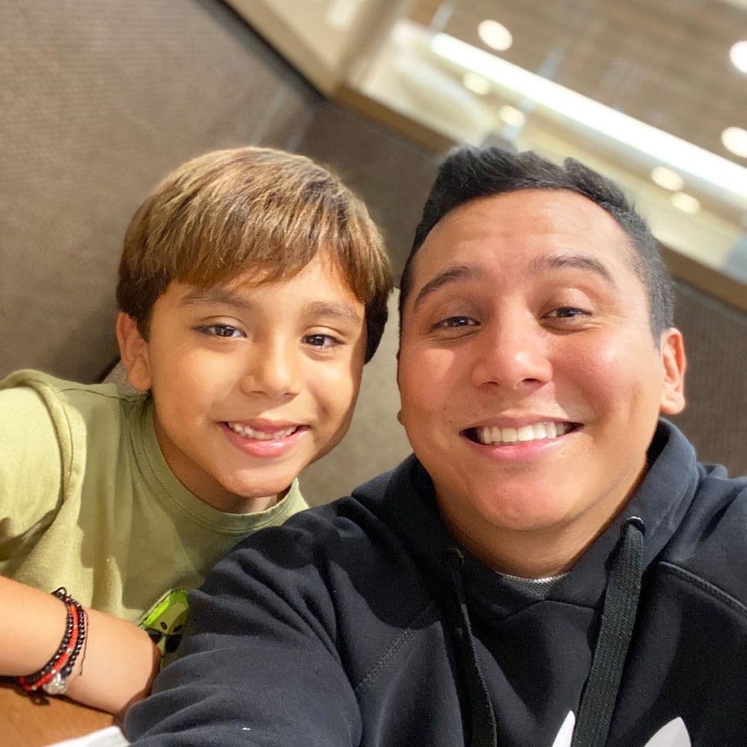 Miguel Ángel es fruto de la relación que tuvo con Erika Monclova, de quien se separó, hecho que provocó un distanciamiento entre padre e hijo. Aunque tuvo esporádicas visitas, hasta hace unos días el cantante detalló en su perfil de Instagram que ya se pudo reencontrar con el menor, con quien incluso convivió en Acapulco.