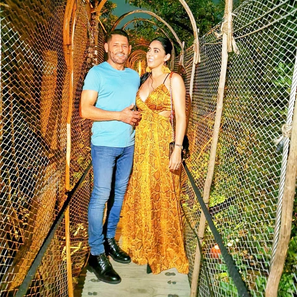 El cantante consintió a su esposa con una gran celebración de cumpleaños, la cual contó con interpretaciones de cantantes del regional mexicano.