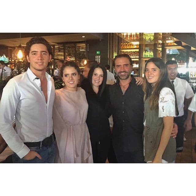 Alejandro Fernández y América Guinart son padres de Alex, América y Camila.