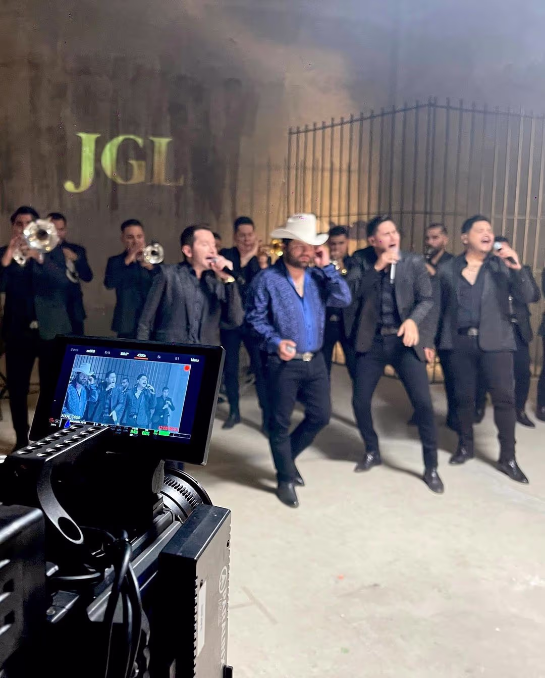 La Adictiva cuenta cómo se hizo el dueto 'JGL' con Luis R Conríquez ...
